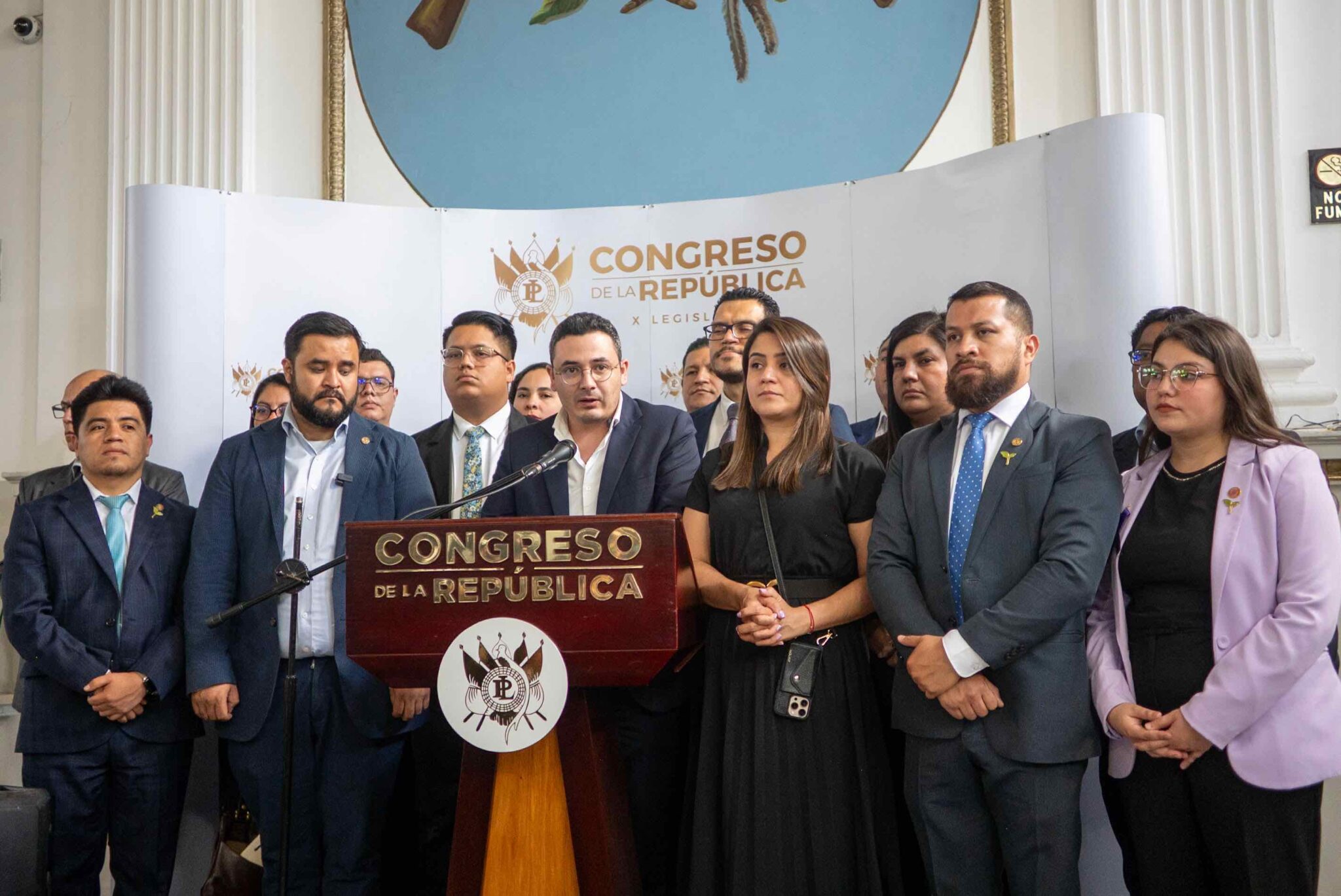 El partido oficial Movimiento Semilla sufrió un nuevo revés judicial. La Sala Tercera de la Corte de Apelaciones Penal denegó el amparo con el que buscaban revertir la orden judicial que permitió su suspensión y posterior cancelación como organización política.