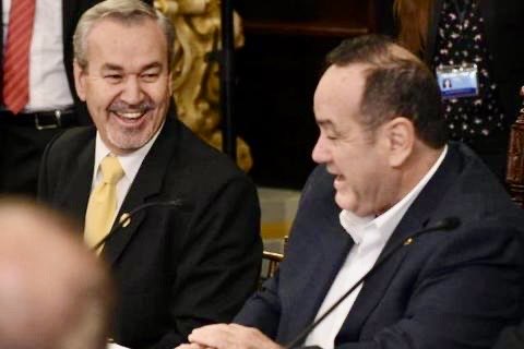 El Ejército continúa otorgando amparos millonarios a empresa con vínculos con Dedet Caplowitz.