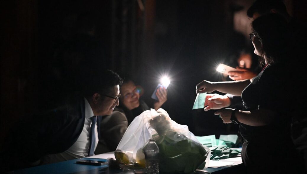 Las votaciones para las magistraturas se realizaron bajo la vigilancia de oficiales armados.