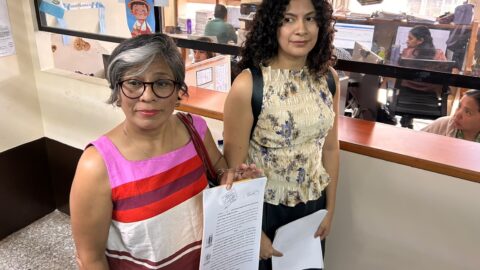 Claudia González presenta solicitud de antejuicio en contra del juez Jimi Bremer