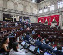 Congreso rechaza objeciones de Allan Rodríguez contra decreto que fija precios tope para los combustibles