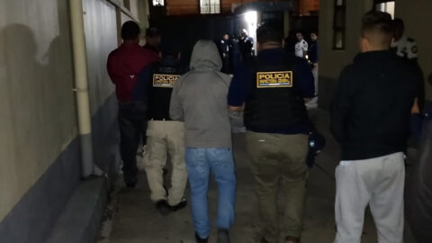 Ligan a proceso penal a policías involucrados en la captura de los hermanos Choc Toz
