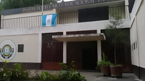 MP revisa dispositivos móviles de estudiantes en instituto Fischmann por orden judicial